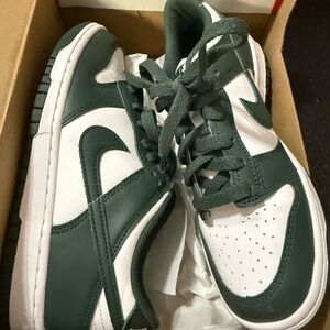 Nike Low-Top Sneakers in Dark Green and White